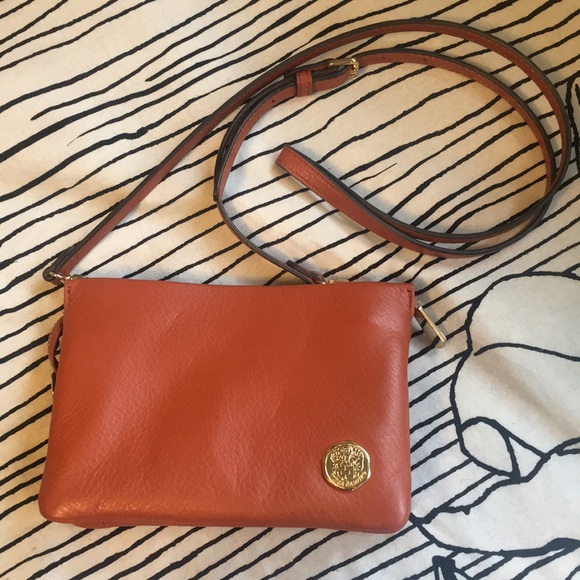 Vince Camuto Handbags - Vince Camuto small leather crossbody purse